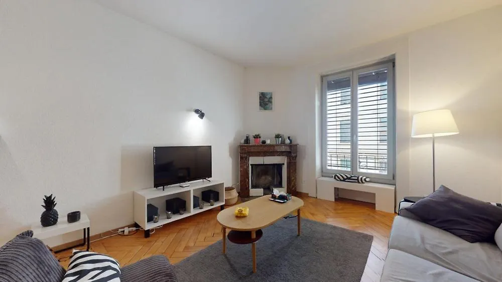 Very Nice Apartment In Les Paquis Close To The Famous Jet D'Eau ジュネーブ